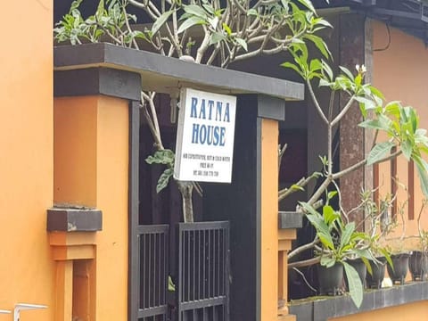 Twin Bedroom room only at Ratna House Ubud Vacation rental in Ubud