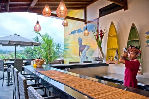 Romantic Poolside Town House, Tabanan Village ❤️ Apartment in East Selemadeg