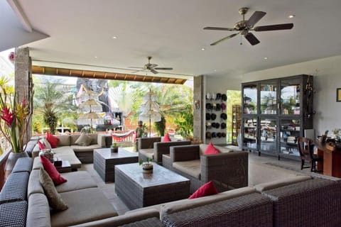 Romantic Poolside Town House, Tabanan Village ❤️ Apartment in East Selemadeg