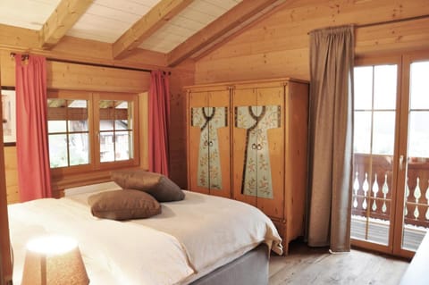Chalet Edelweiss Stunning Glacier View Chalet in Canton of Vaud
