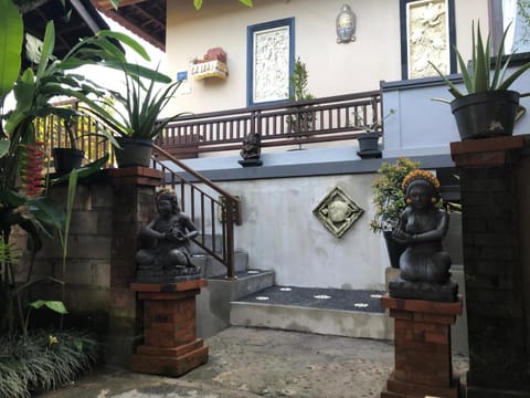 Suk's House Live locally in family compound Ubud Vacation rental in Sukawati