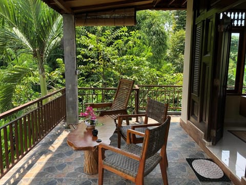 Suk's House Live locally in family compound Ubud Vacation rental in Sukawati
