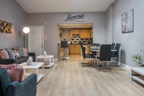 Cheltenham luxury central 2 bed apartment. Apartment in Cheltenham