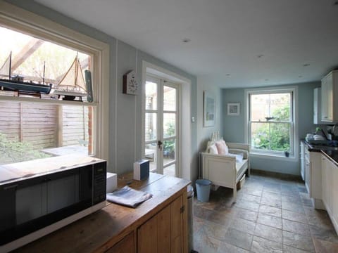 Situated moments from High Street & Theatre Royal Vacation rental in Winchester