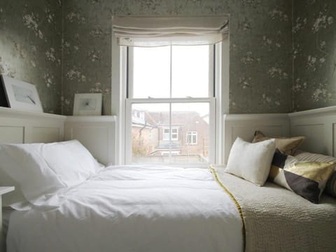 Situated moments from High Street & Theatre Royal Vacation rental in Winchester