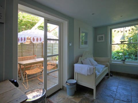 Situated moments from High Street & Theatre Royal Vacation rental in Winchester