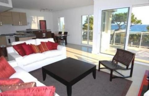 Seafront 2-Bed Apt with Pool in Cannes - 463 Apartment in Cannes