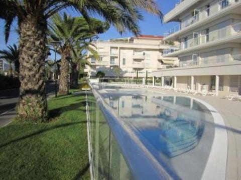 Stunning three bedroom apartment on seafront in Cannes with panoramic sea views 399 - 399 Apartment in Cannes