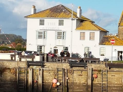 The George Inn in Bridport Harbour