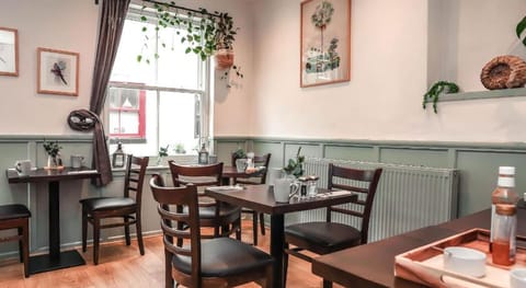 The Endeavour Restaurant with rooms Apartment in High Street