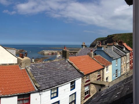 The Endeavour Restaurant with rooms Apartment in High Street