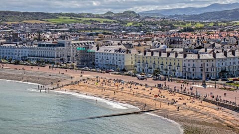 White Court Llandudno Bed and Breakfast in Llandudno