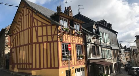 La Maison de pierre et valérie Ste Catherine Vacation rental in Honfleur