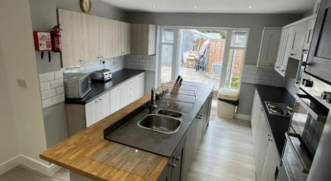 Cranmore Guest House Hotel in Shirley