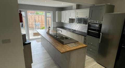 Cranmore Guest House Hotel in Shirley