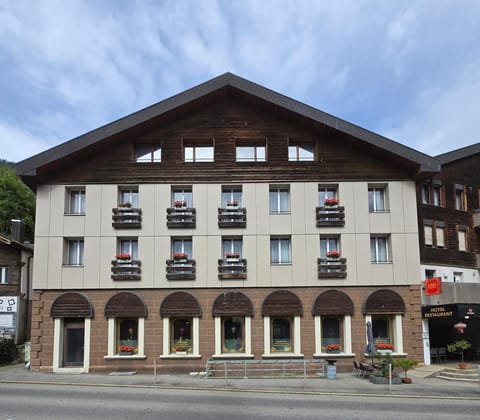Dinh Residence Hotel in Saanen