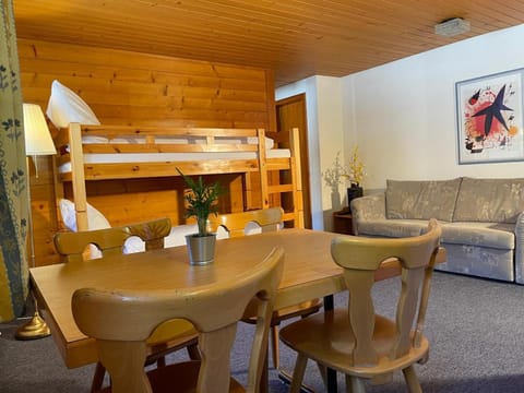 Dinh Residence Hotel in Saanen