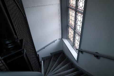 Queen Avenue Signature 1 Bedroom Suite w Parking Apartment in Liverpool