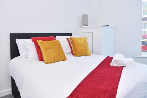 Townhouse @ 272 Walthall Street Crewe Apartment in Crewe