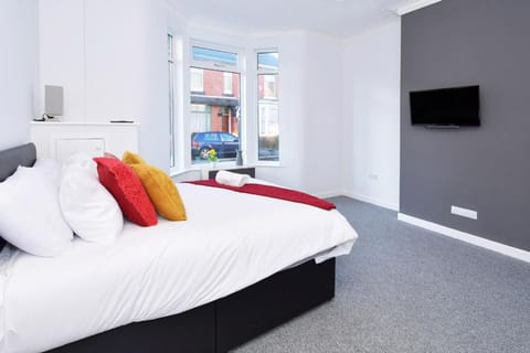 Townhouse @ 272 Walthall Street Crewe Apartment in Crewe