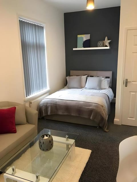 Townhouse @ Allen St - Stoke Hotel in Newcastle-under-Lyme