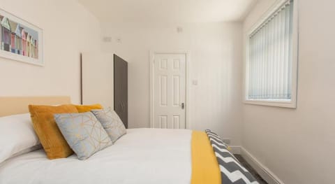 Townhouse @ 58 Brooklyn St - Crewe Hotel in Crewe