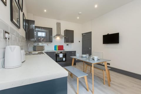 Townhouse @ 58 Brooklyn St - Crewe Hotel in Crewe