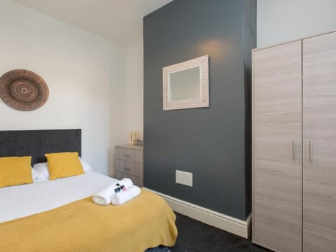 Townhouse @ 83 Edleston Road Crewe Hotel in Crewe