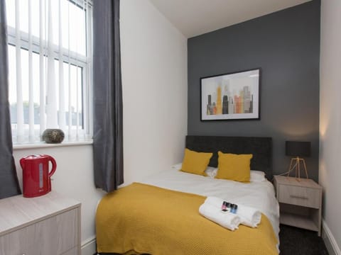 Townhouse @ 83 Edleston Road Crewe Hotel in Crewe