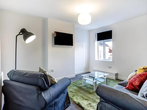 Townhouse PLUS @ 166 Edleston Road Crewe Hotel in Crewe