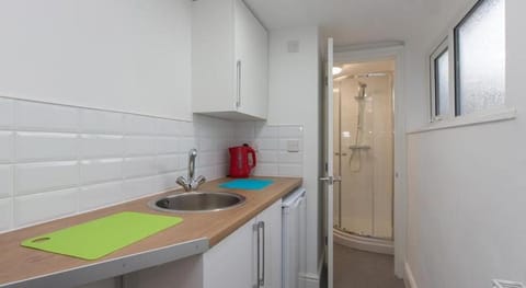 TownHouse @166 Ruskin Rd Hotel in Crewe