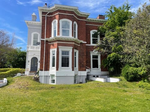 Beach House - Penthouse 3 Bed Apartment Apartment in Southport