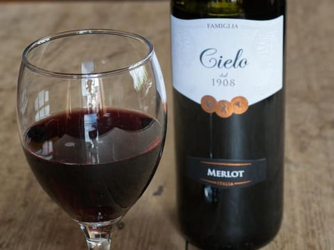 The Olde Peculiar Inn in East Staffordshire District