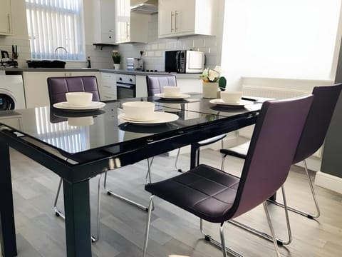 Townhouse @ 51 Balfour St -Stoke Hotel in Stoke-on-Trent