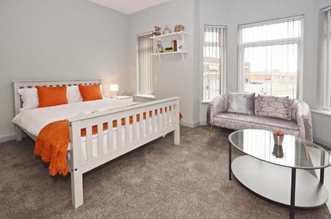 Townhouse PLUS @ 301 West Street Crewe Bed and Breakfast in Crewe