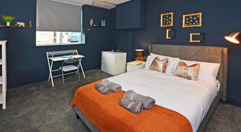 Townhouse PLUS @ London Road Stoke Bed and Breakfast in Stoke-on-Trent