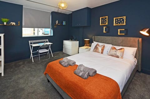 Townhouse PLUS @ London Road Stoke Bed and Breakfast in Stoke-on-Trent