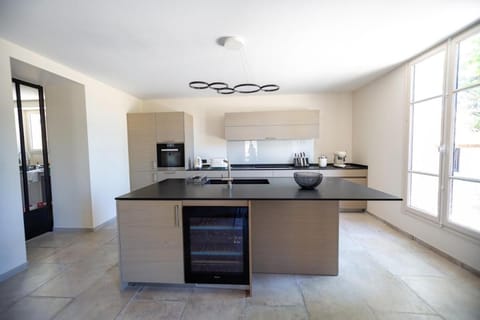 LES FRENES EN PROVENCE-CHÂTEAU ZEN Bed and Breakfast in Avignon