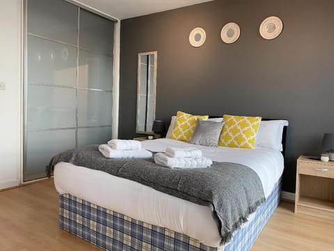 Tailor That Property - Chelsea House Apartment in Milton Keynes