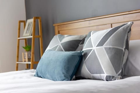 Tailor That Property - Chelsea House Apartment in Milton Keynes