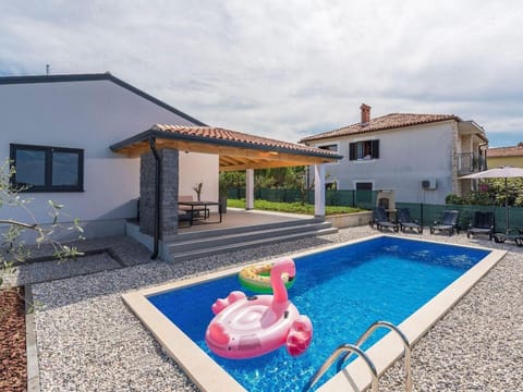 Villa in Novigrad with Private Pool and Beach Vacation rental in Novigrad
