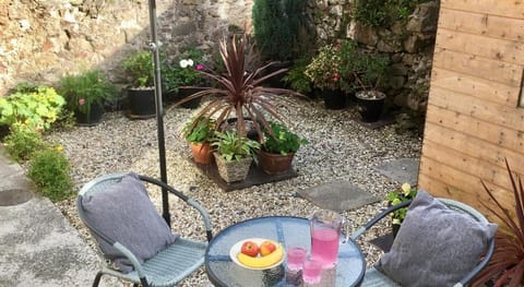 Chapel St Apartments Apartment in Welsh Highland Railway; Caernarfon station