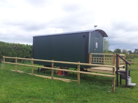 Shepherds Lodge Apartment in Wychavon District