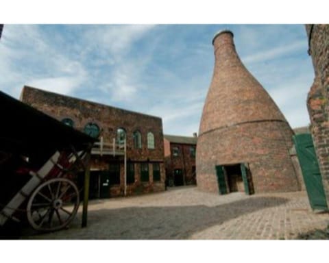 Townhouse @ 50 Birks Street Stoke Bed and Breakfast in Stoke-on-Trent