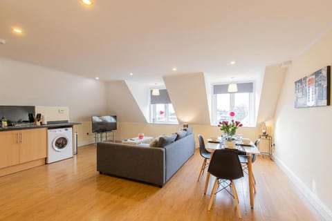 2-bedroom Penthouse, Clockhouse, Hoddesdon Apartment in East Hertfordshire District