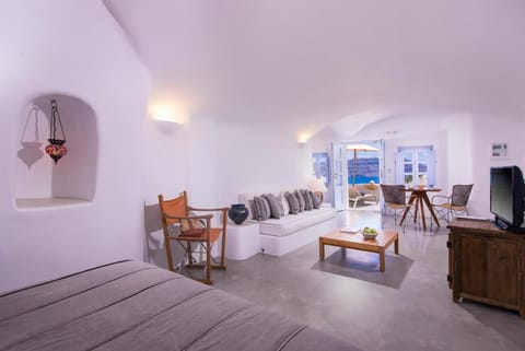 Pezoules of Oia Hotel in Oia