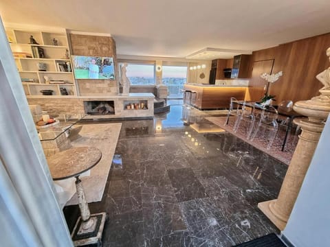 Penthouse Suite with Private Infinity Jacuzzi Apartment in Chalandri