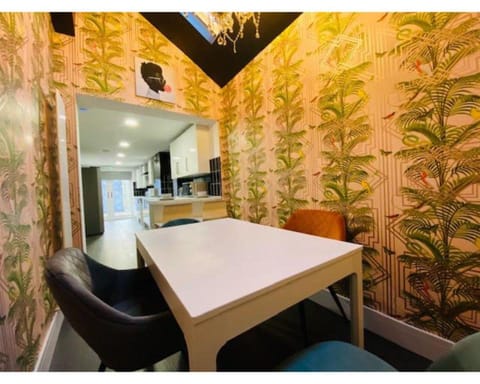 Townhouse PLUS @ Beth Street Stoke Hotel in Stoke-on-Trent