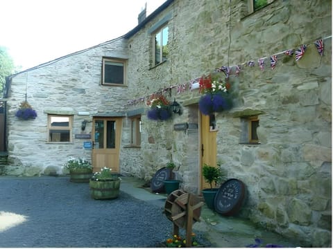 The Wayside and Whisky Barn Hotel in Copeland District