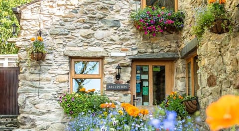 The Wayside and Whisky Barn Hotel in Copeland District